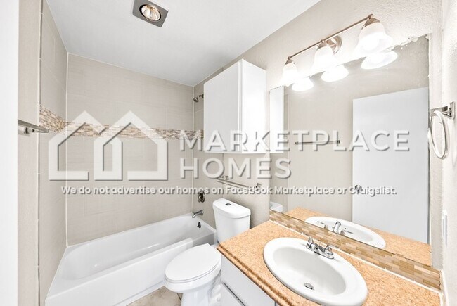 Building Photo - 1001 Greenbriar Loop
