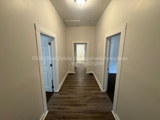 Building Photo - 525 N 8th St