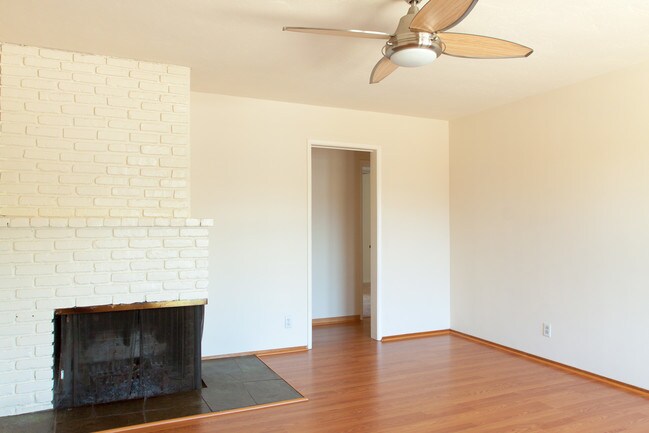 Building Photo - 8823 E Greenwood Ave