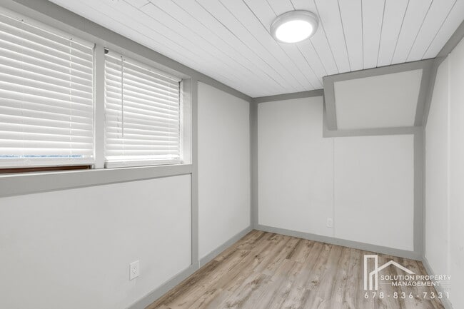 Building Photo - 3925 Chicamauga Dr