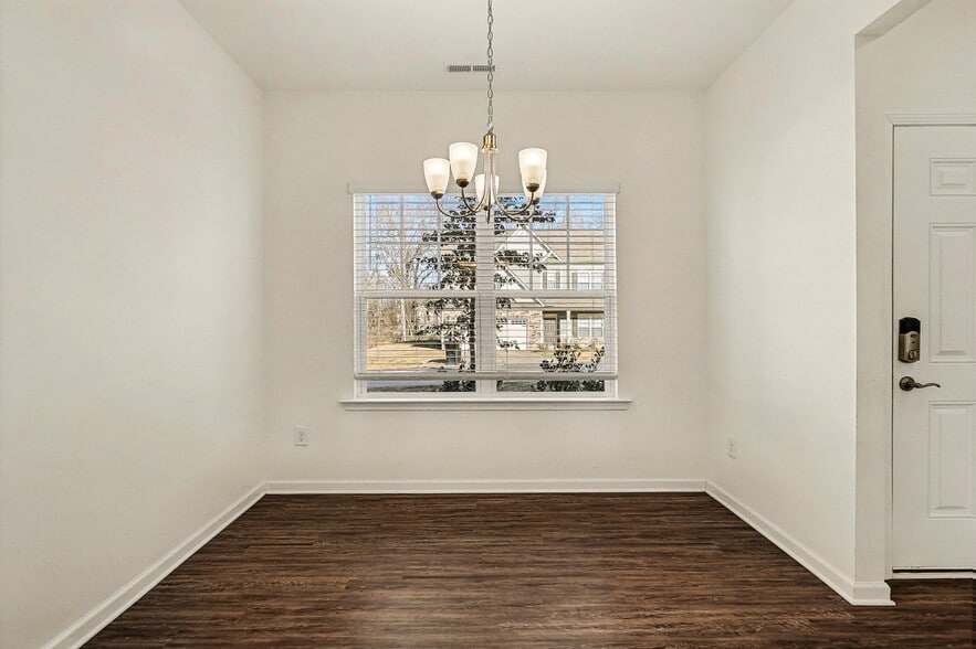 Building Photo - 103 W Tecoma Ln