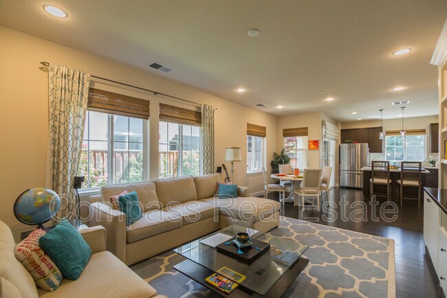 Building Photo - 5539 Southcrest Way