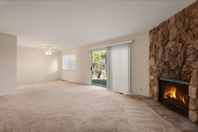 Building Photo - Remodeled 3 Bed 2.5 Bath Townhouse Sunnyvale