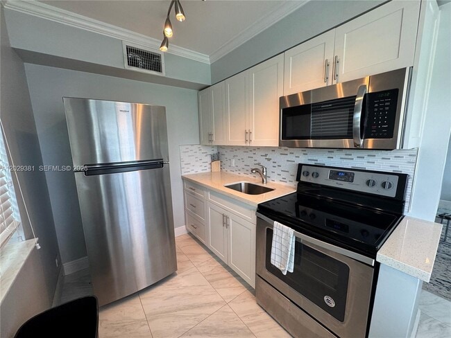 Building Photo - 508 Hendricks Isle
