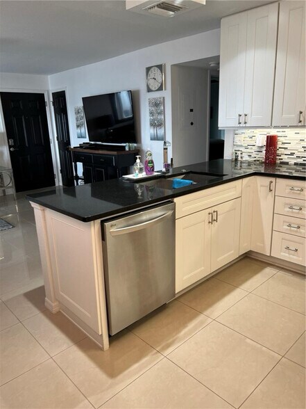 Building Photo - 5280 Coquina Key Dr SE