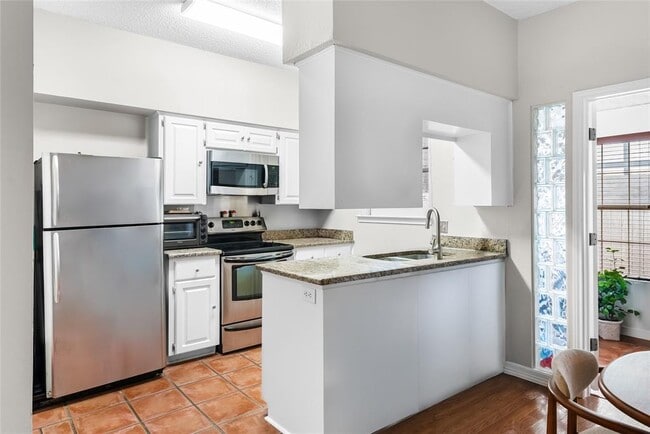 Building Photo - 1307 Kinney Ave