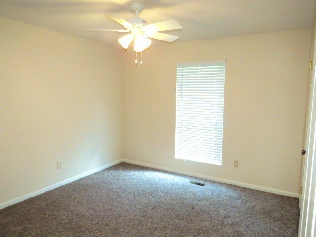 Building Photo - Updated Spacious 3 BR/ 2 BA home in Bluff Park