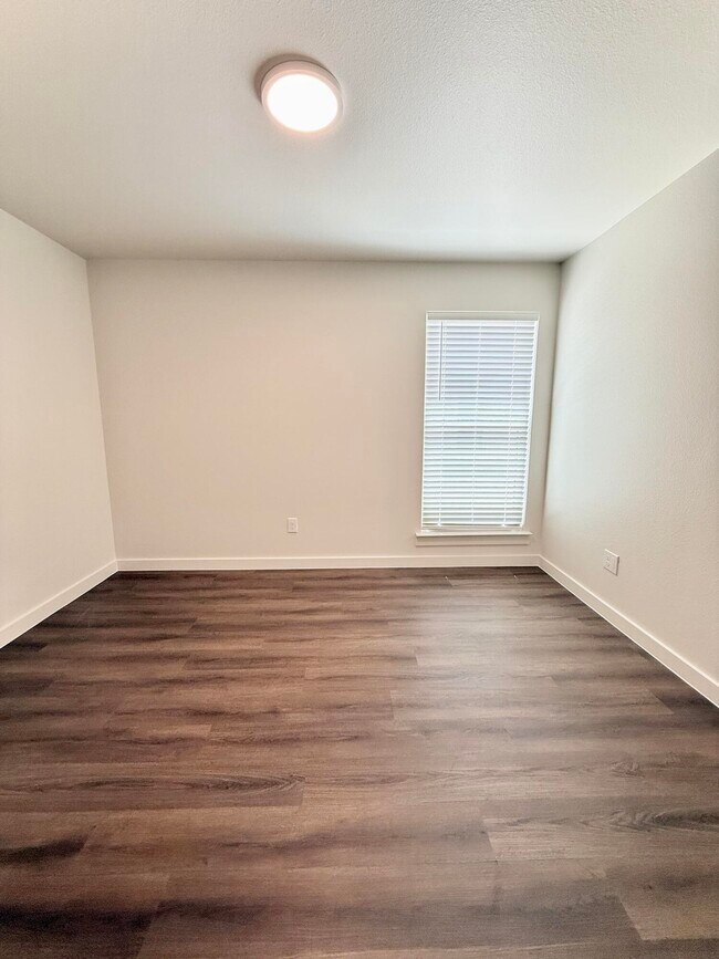 Building Photo - 2130 Langford Ave