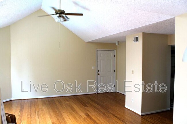 Building Photo - 514 24th St