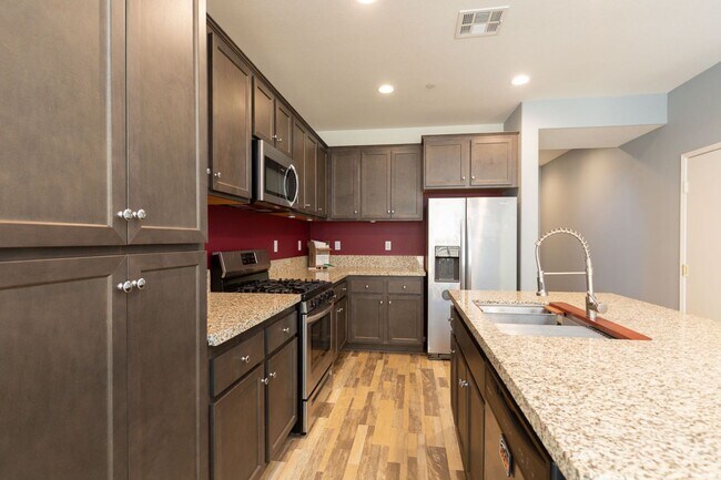 Building Photo - 4 Bed, 3 Bath - Fallbrook Single Family Home