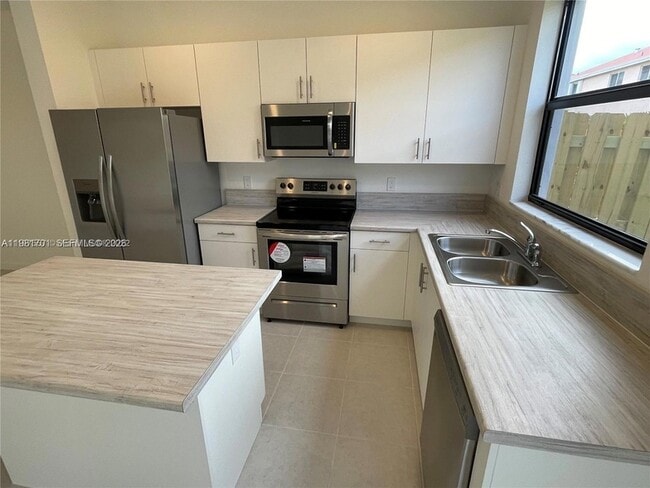 Building Photo - 969 NE 211th St