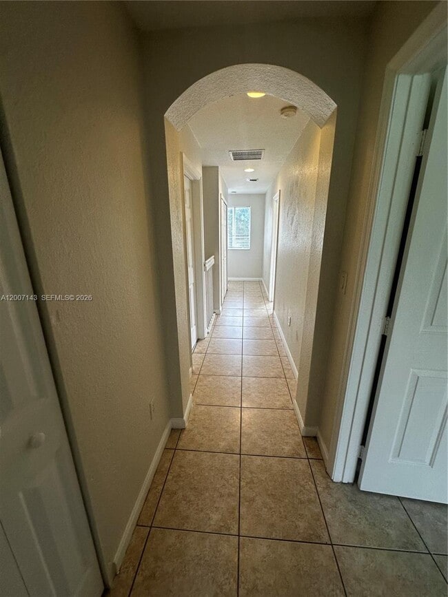 Building Photo - 2912 SE 15th Rd