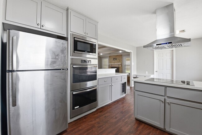 Building Photo - 7215 Ridge Oak Dr