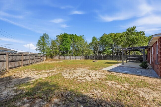 Building Photo - 3 Bedroom in Central Crestview!