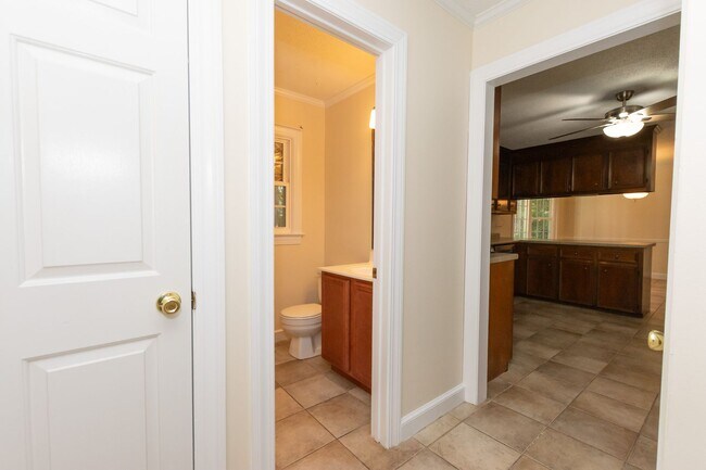 Building Photo - $300 off the first month's rent on a 12 month approved lease