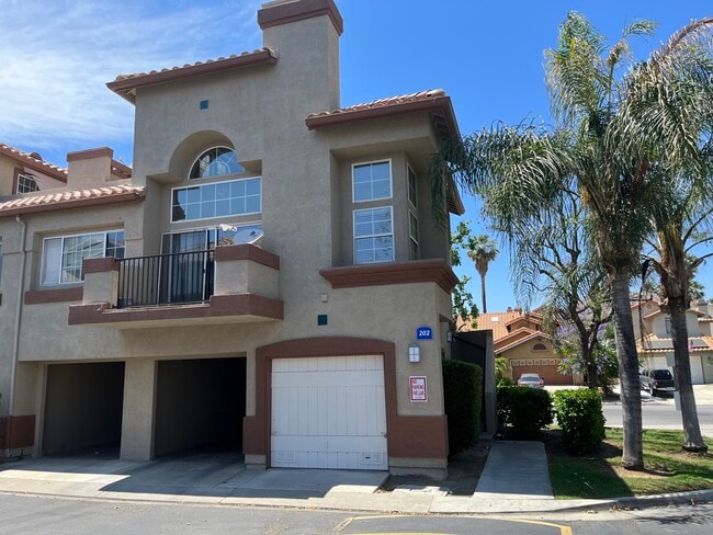 Primary Photo - 2951 Vía Toscana