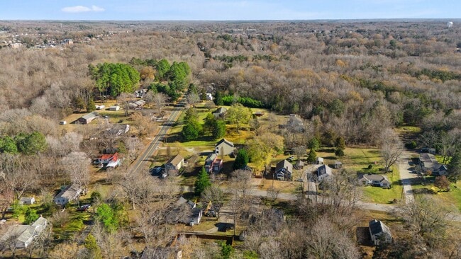 Building Photo - 3-Bedroom in Town of Farmville with One-Le...