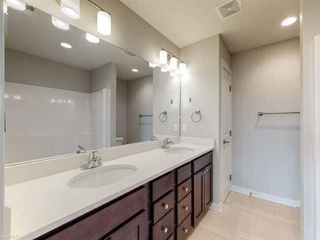 Building Photo - 3 br, 2.5 bath Townhome - Waterford Creek ...