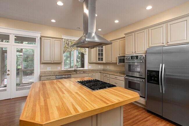 Building Photo - HUGE price improvement and available immediately!! Stunning Governor's Club Chapel Hill home!