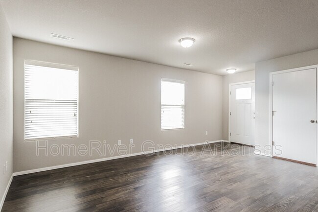 Building Photo - 219 E Anabranch Ct