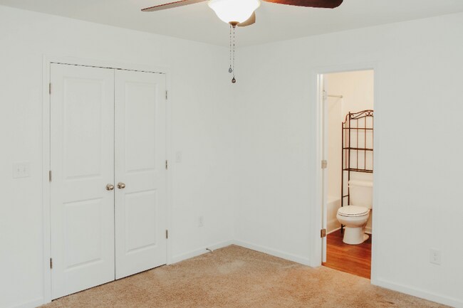 Building Photo - 5 Huntress Dr