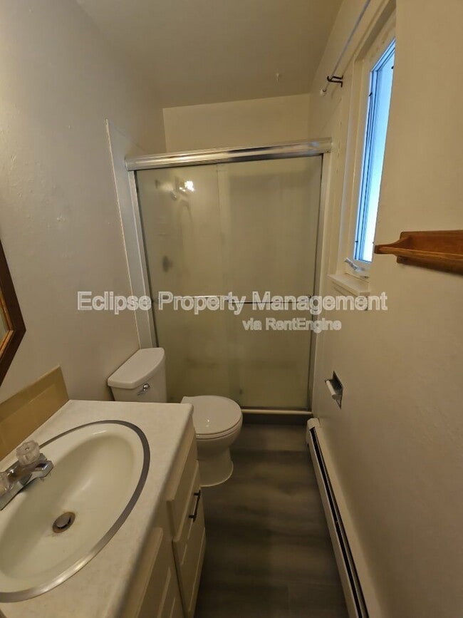 Building Photo - 208 Maple Dr
