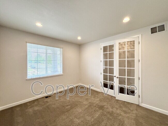 Building Photo - 3266 Yale Dr