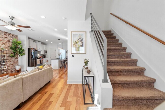 Building Photo - 7203 Bassett Ct