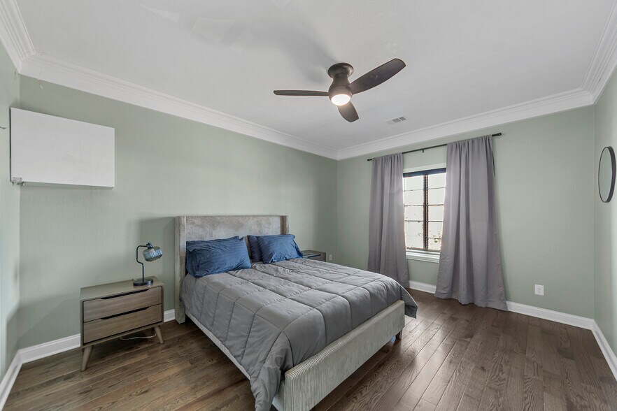 Building Photo - 3316 Inwood Rd