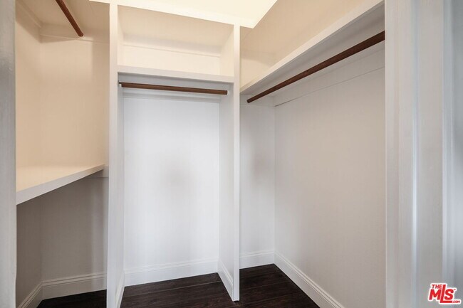 Building Photo - 728 Montecito Dr