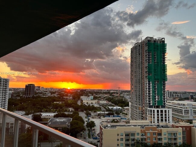 Building Photo - 1900 N Bayshore Dr