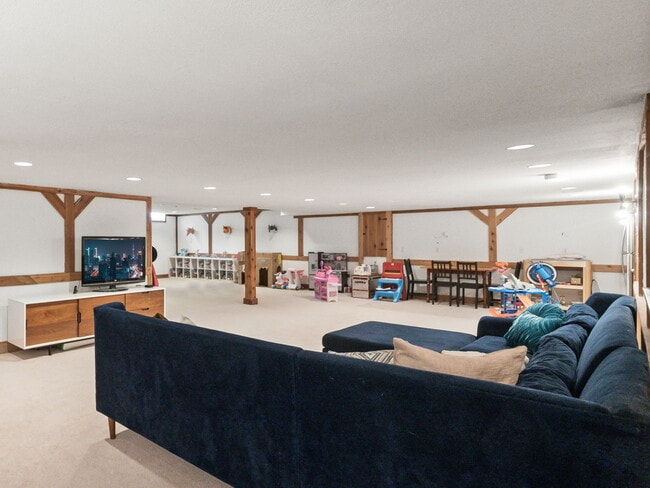 Building Photo - 3250 Chestnut Run Dr