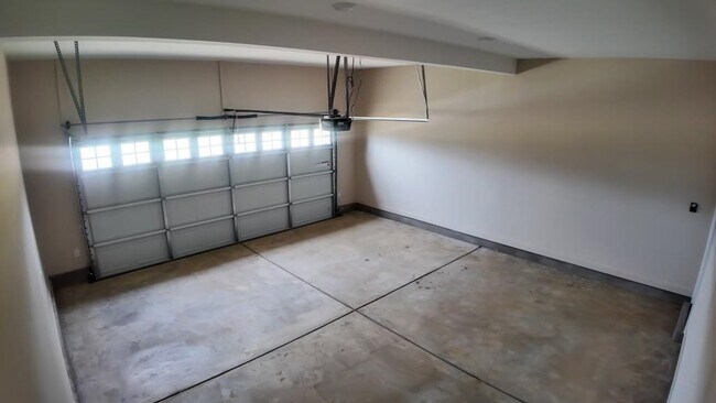 Building Photo - 5698 Ardsley Dr E