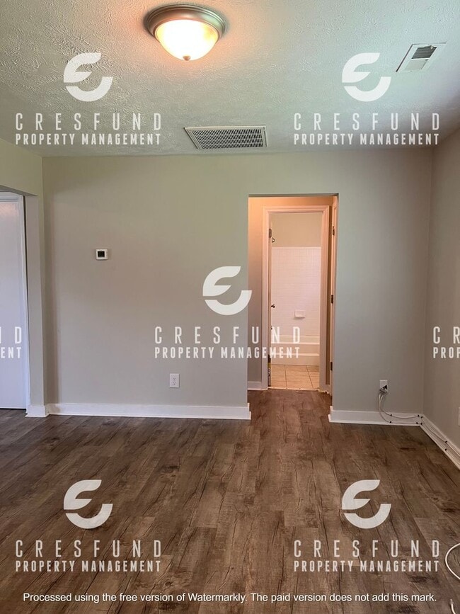 Building Photo - 2ND FLOOR Spacious & Updated 1 Bed, 1 Bath Apartment