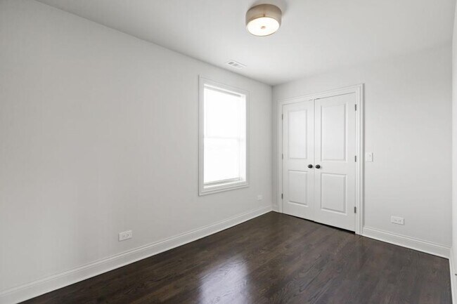 Building Photo - 2 bedroom in Chicago IL 60618