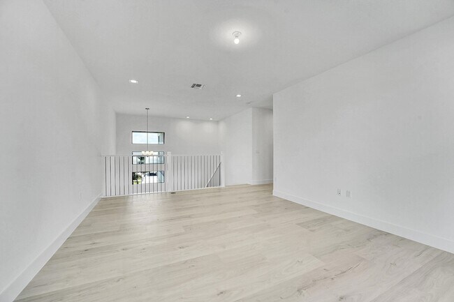 Building Photo - 13005 Feathering Wy