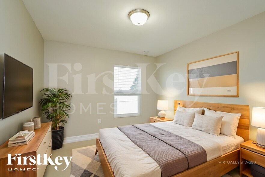 Building Photo - 601 NW 17th Ave