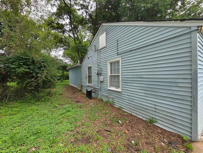 Building Photo - 4047 Chelsea Ave
