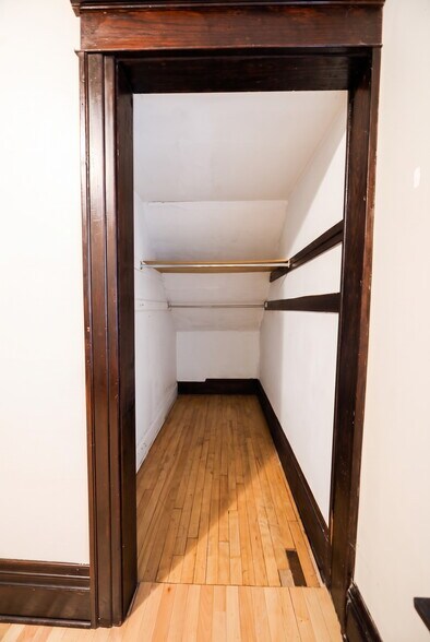 Building Photo - 122 N Franklin St