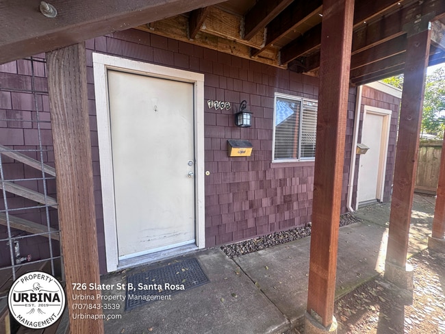 Building Photo - Updated Two Bedroom Ground Floor Apartment in Prime Santa Rosa Location