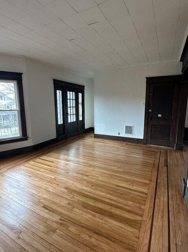 Building Photo - 252 Cumberland Ave