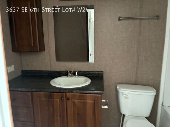 Building Photo - 3637 SE 6th St