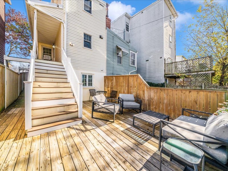 Building Photo - 313 S Market St