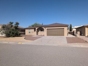 Building Photo - 5803 London Dr