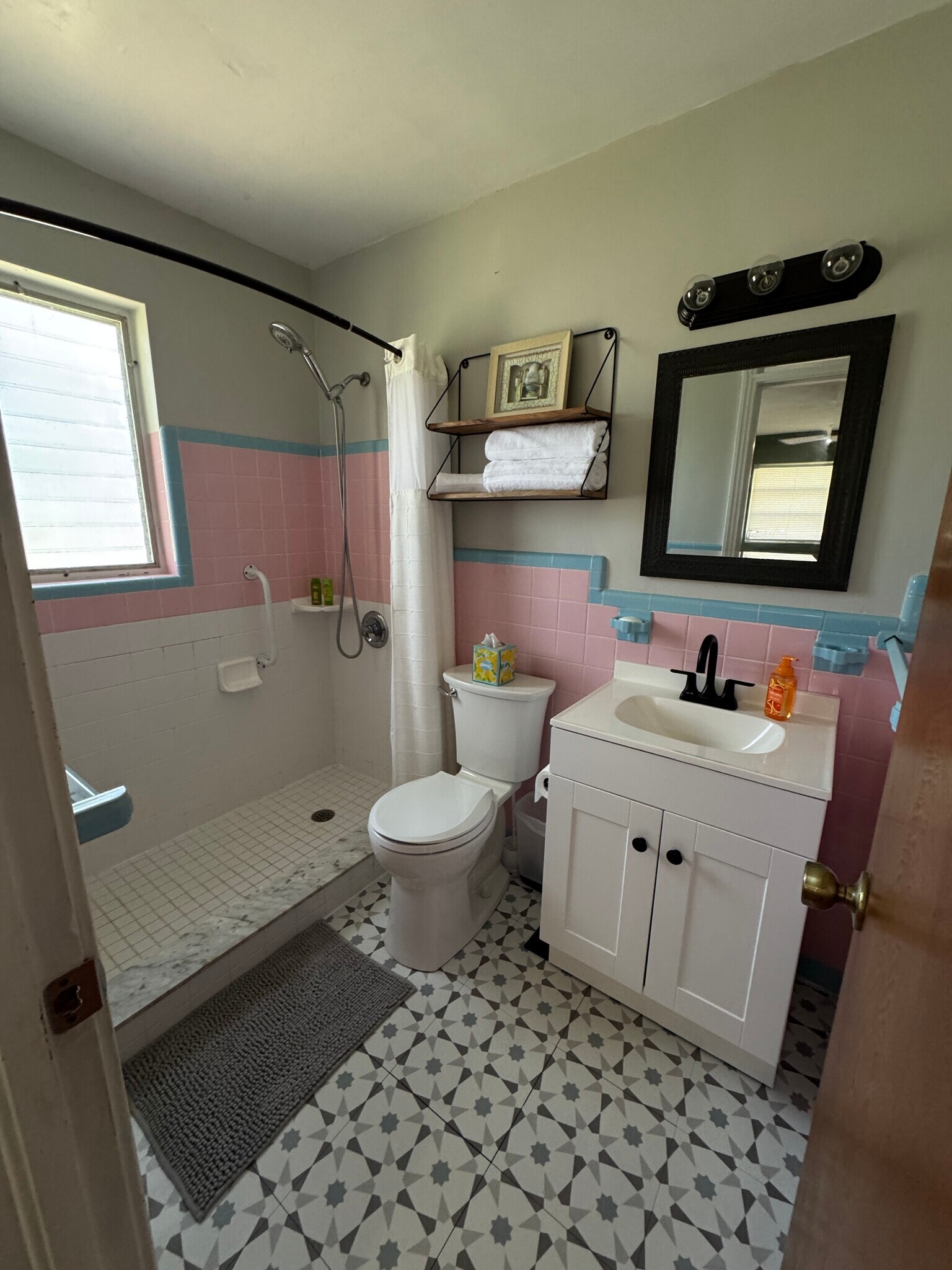 Building Photo - 701 Chicago Ave