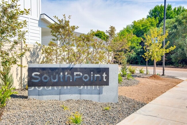 Building Photo - Beautiful 2 Bedroom Cottage Available!