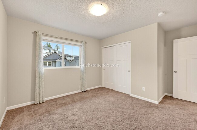 Building Photo - Modern 3BD | 2.5 BA Happy Valley Home On Corner Lot!