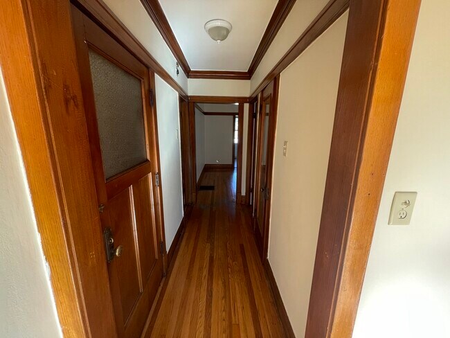 Building Photo - 5056 W Henderson St