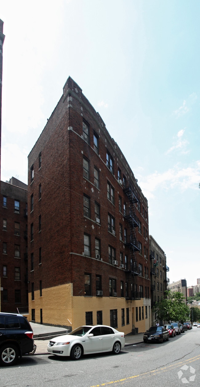 Building Photo - 10-22 Fairview Ave