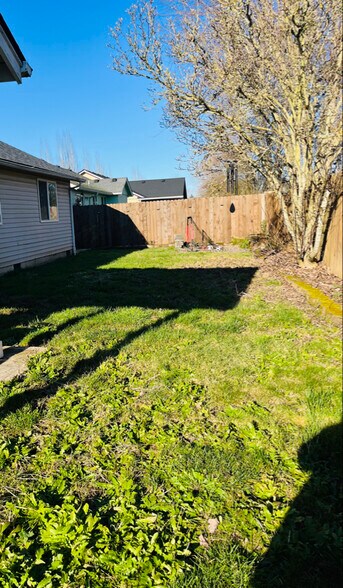 Building Photo - 1267 S 7th St